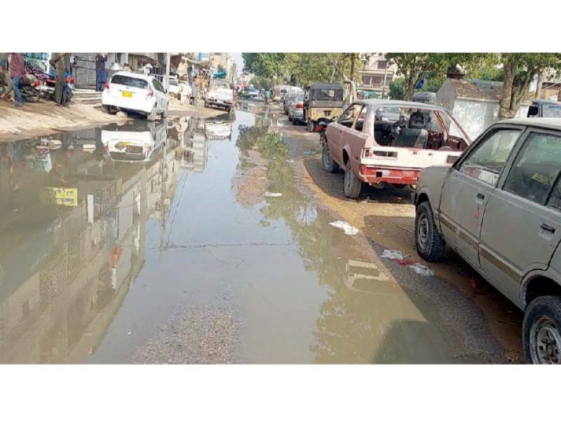 Sewage inundates Gulshan e Iqbal streets