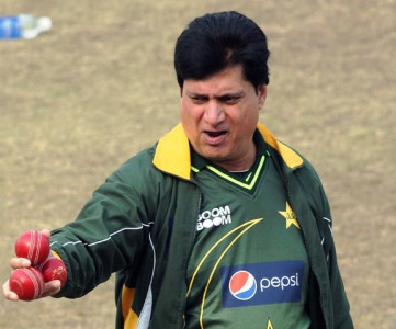 mohsin keeps faith in pakistan s bowling