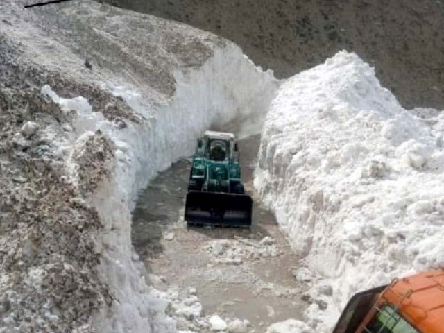 the glacier is cleared in naran with the help of a crane photo express the glacier is cleared in naran with the help of a crane photo express