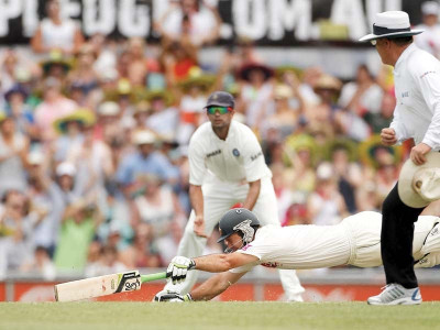 2nd test captain clarke pummels sorry india