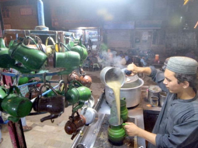 a worker pours doodh patti tea into a kettle at a kiosk a study has revealed presence of toxic particles in the favourite drink of the metropolis photo jalal qureshi express a worker pours doodh patti tea into a kettle at a kiosk a study has revealed presence of toxic particles in the favourite drink of the metropolis photo jalal qureshi express