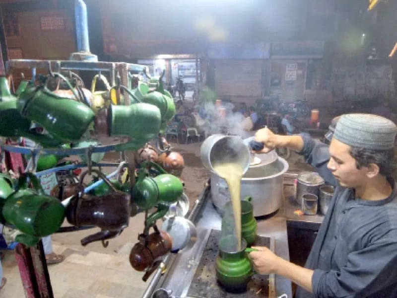 a worker pours doodh patti tea into a kettle at a kiosk a study has revealed presence of toxic particles in the favourite drink of the metropolis photo jalal qureshi express a worker pours doodh patti tea into a kettle at a kiosk a study has revealed presence of toxic particles in the favourite drink of the metropolis photo jalal qureshi express