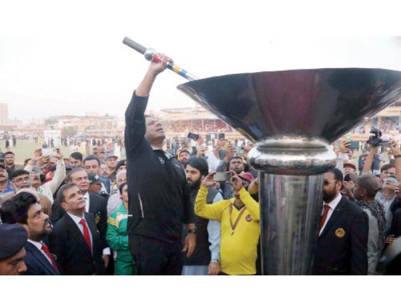 squash legend jahangir khan lights the flame of karachi games 2023 at kmc sports complex on friday photo nni