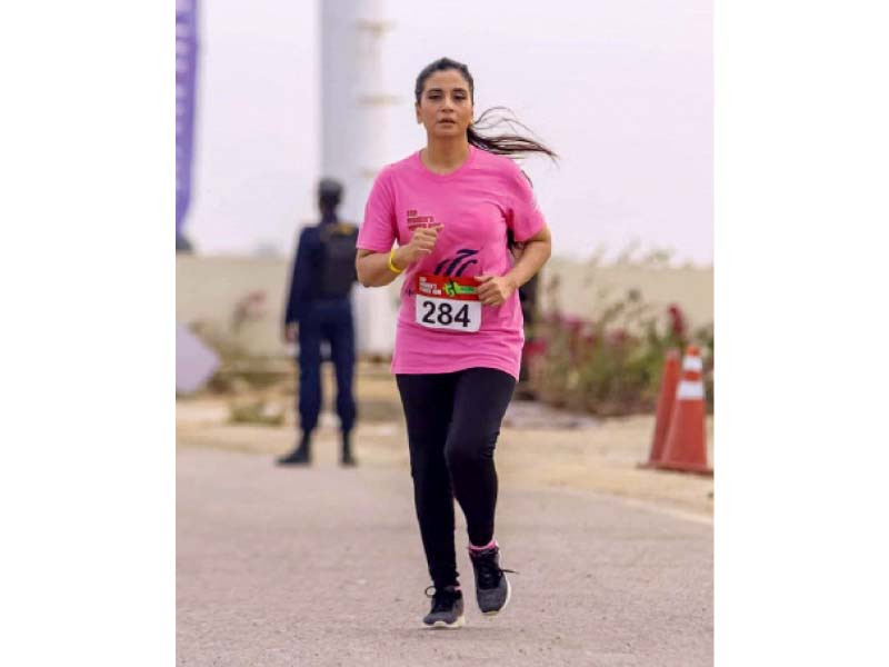 mona khan practices for the athens marathon photo express