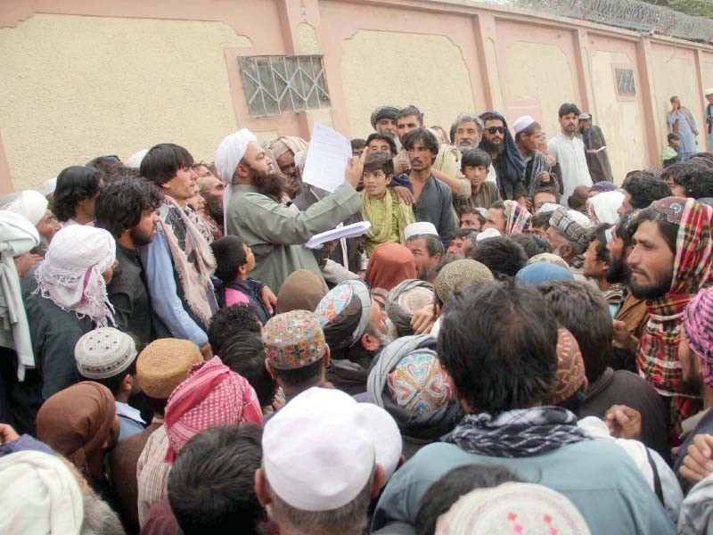 afghan families gather at the afghan diplomatic mission in quetta to complete their registration for a safe return to their homeland photo ppi