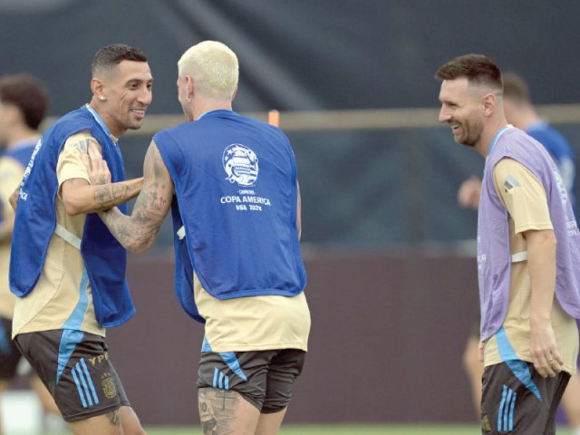 argentina s forward angel di maria l laughs next to midfielder rodrigo de paul c and forward lionel messi during a training session one day before the conmebol 2024 copa america tournament football final against colombia in miami photo afp argentina s forward angel di maria l laughs next to midfielder rodrigo de paul c and forward lionel messi during a training session one day before the conmebol 2024 copa america tournament football final against colombia in miami photo afp