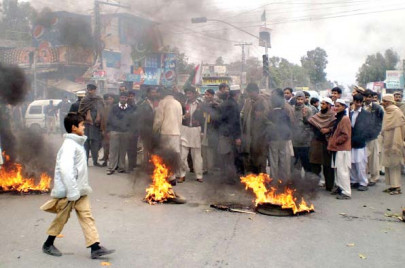 hazara province kkh blocked in support of demands
