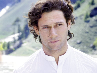 movie on imran khan kaptaan s wheel in motion