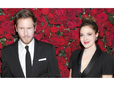 sporting a ring celebrity prenuptials sporting a ring celebrity prenuptials