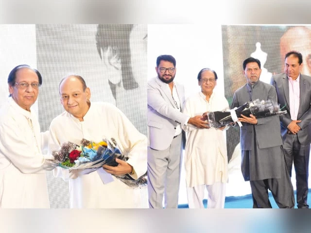 EMI Pakistan distributes royalties to music legends, their families