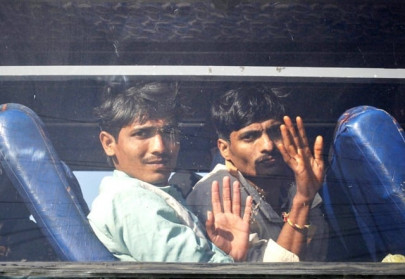 pakistan frees 180 indian prisoners