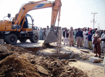 two men die while trying to save one from a choked sewer