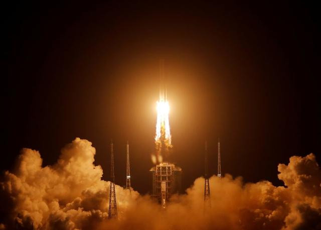 the long march 5 y5 rocket carrying the chang e 5 lunar probe takes off from wenchang space launch center in wenchang hainan province china november 24 2020 photo reuters the long march 5 y5 rocket carrying the chang e 5 lunar probe takes off from wenchang space launch center in wenchang hainan province china november 24 2020 photo reuters
