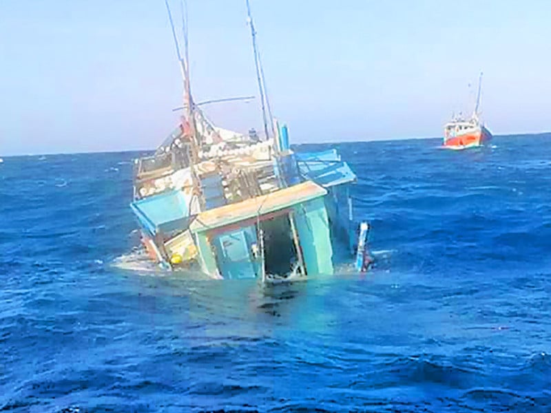 five fishermen drown at sea