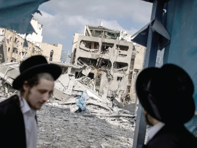 ultra orthodox jewish men inspect the damage at the site of an iranian missile strike in bnei brak east of tel aviv photo afp ultra orthodox jewish men inspect the damage at the site of an iranian missile strike in bnei brak east of tel aviv photo afp