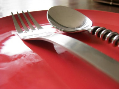 eat from a red plate to lose weight study