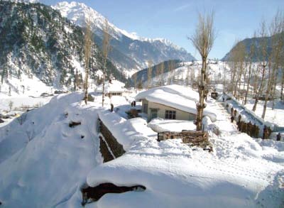 snowfall cross loc trade weekly bus suspended in kashmir