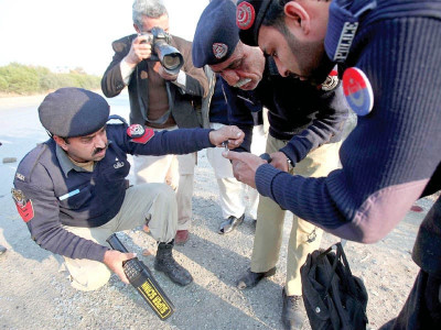 3 injured after suicide bomber detonates in nowshera