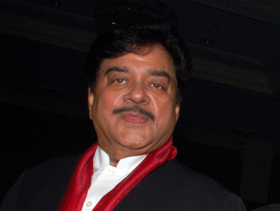 indian politician actor shatrughan sinha expected to meet nawaz sharif