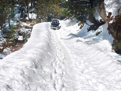 winter blues snowfall blocks roads in galiyat