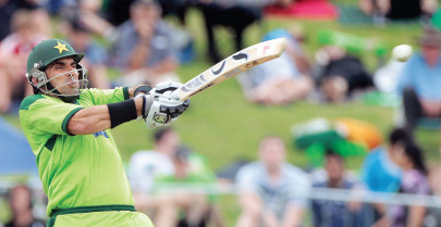 misbah strauss expect heavy workload for bowlers