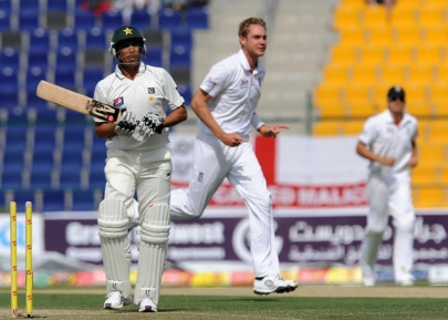 pakistan steady after broad s double