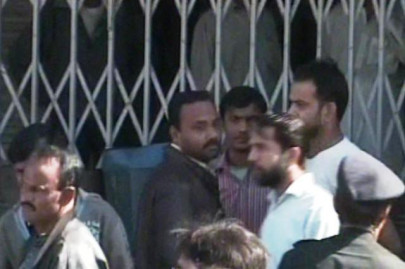 five injured in karachi hand grenade attack