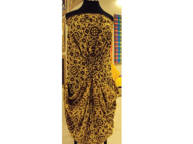 textile institute of pakistan bringing the ajrak back in fashion 84 students graduate with jobs
