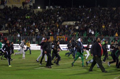 egypt football violence leaves 73 fans dead