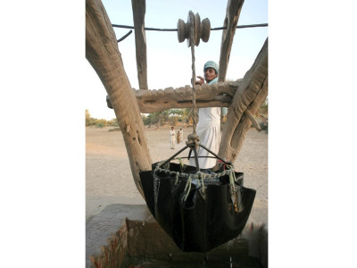 as repairs drag on tharparkar s residents return to unsafe wells for water