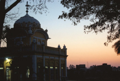 gurdwara defaced with anti muslim graffiti in us