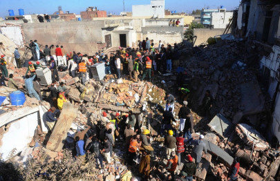 lahore building collapse hope fades for five still trapped under debris lahore building collapse hope fades for five still trapped under debris