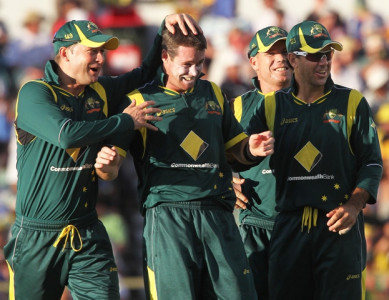 australia beat sri lanka by five runs in odi