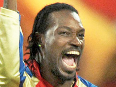 gayle smashes through the royals