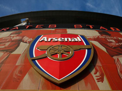 had arsenal signed karim benzema gonzalo higuain or edinson cavani they might have won