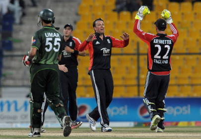 first odi pakistan come crashing back to earth