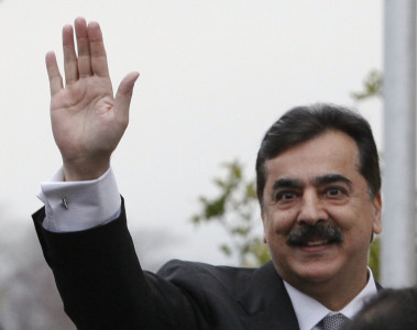 legal experts disagree on the way out for gilani legal experts disagree on the way out for gilani