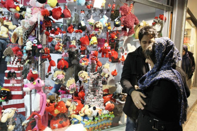 valentine s day finds a niche in conservative iran valentine s day finds a niche in conservative iran