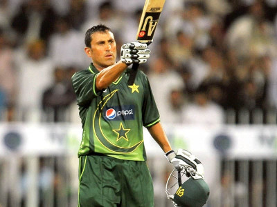 odi series pakistan will not panic says younus
