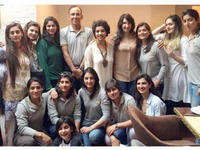 an evening with the girls in green an evening with the girls in green