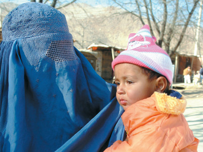 half of pakistani women getting pregnant before they intend to