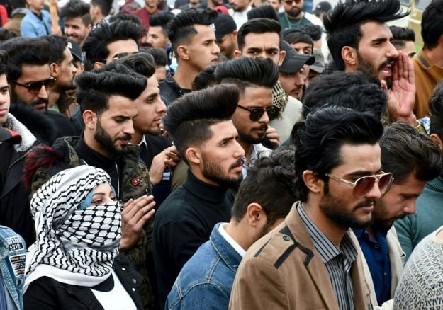 Iraqi students take part in an anti-government march in Nasiriyah.PHOTO: AFP