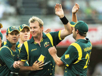 australia topple india in tri series odi
