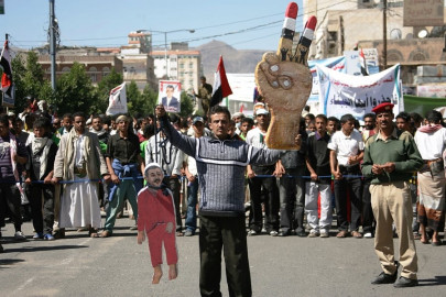 yemenis vote as saleh s 33 year rule ends