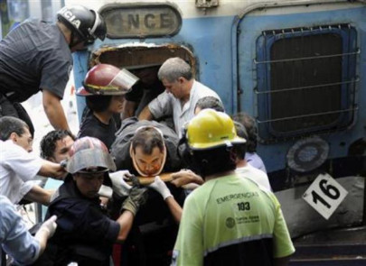 argentina rail crash kills 49 injures hundreds