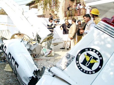 aviation tragedy trainee pilot instructor die in crash landing