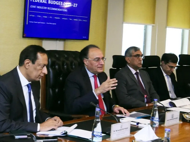 Textile sector submits budget proposals to finance minister