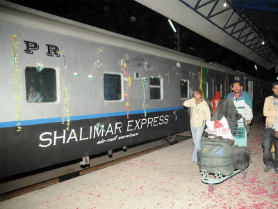 old coaches new train new and improved shalimar express chugs its way to karachi