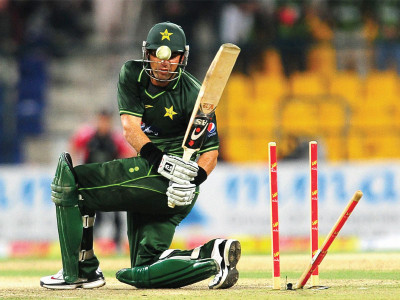 cricket misbah warns against sweeping changes