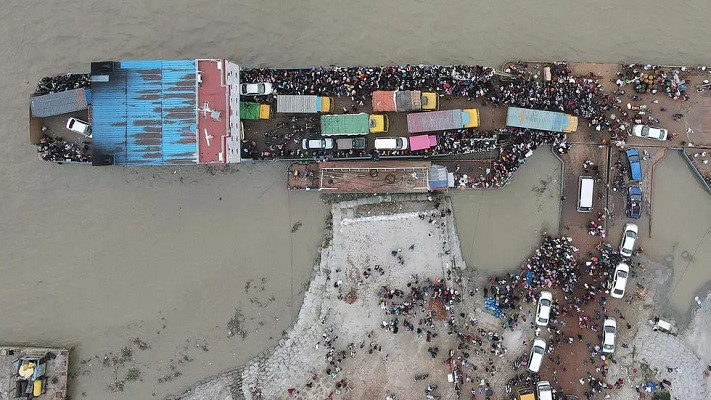 the bangladesh government s lockdown announcement sparked an exodus of migrant workers with tens of thousands of people cramming into ferries to cross a major river photo afp